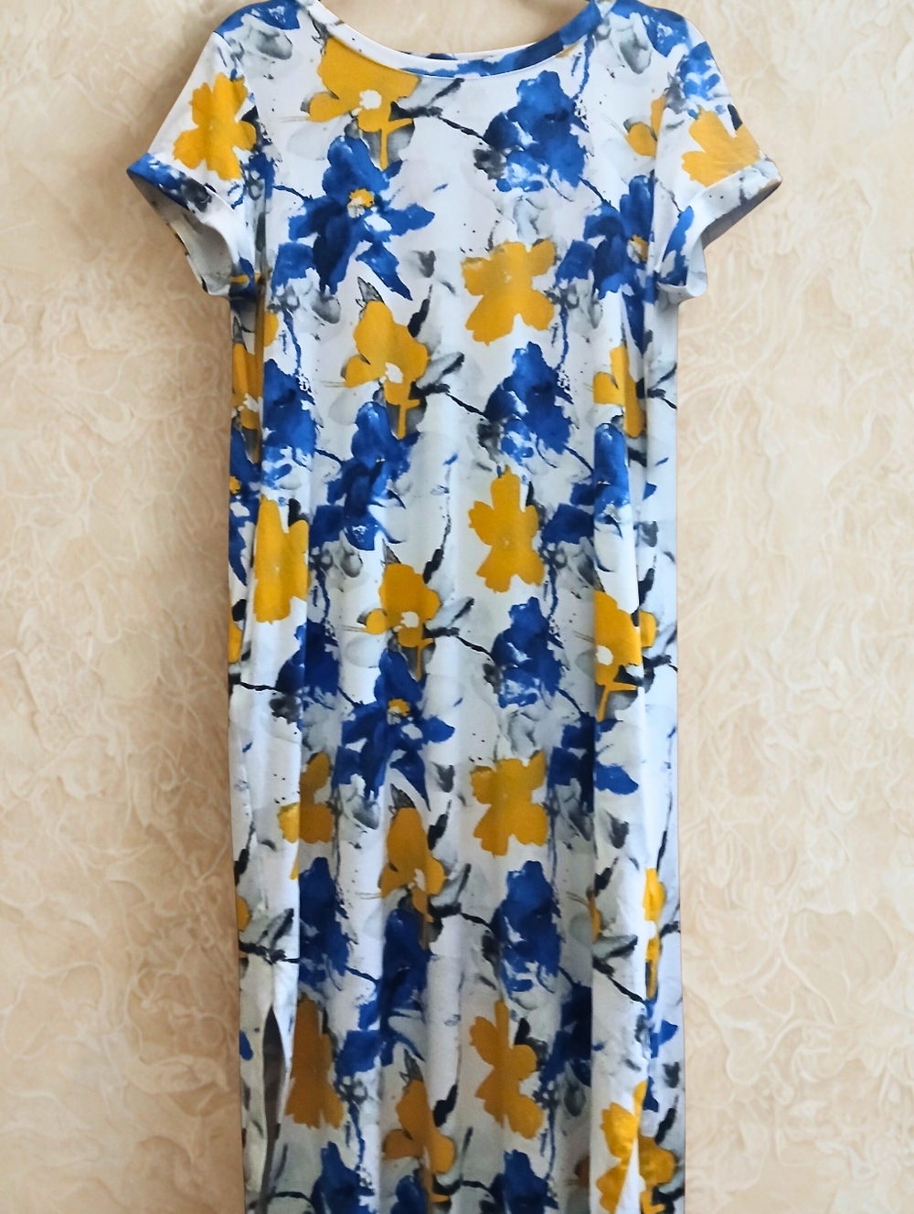 Women's Short Sleeve Floral Maxi Dress in Size Medium